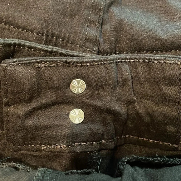 Dakota Blue Women's Short Mid Rise Pocket Flaps with Button Black - Picture 10 of 10